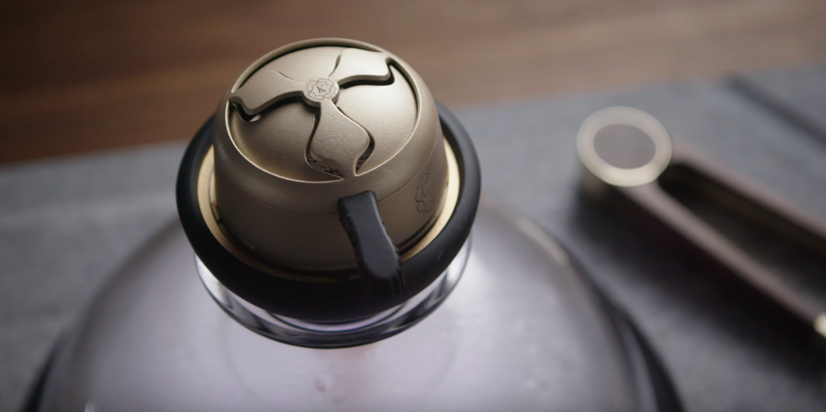 How To Use the Kaloud Lotus I+ Hookah Heat Management Device